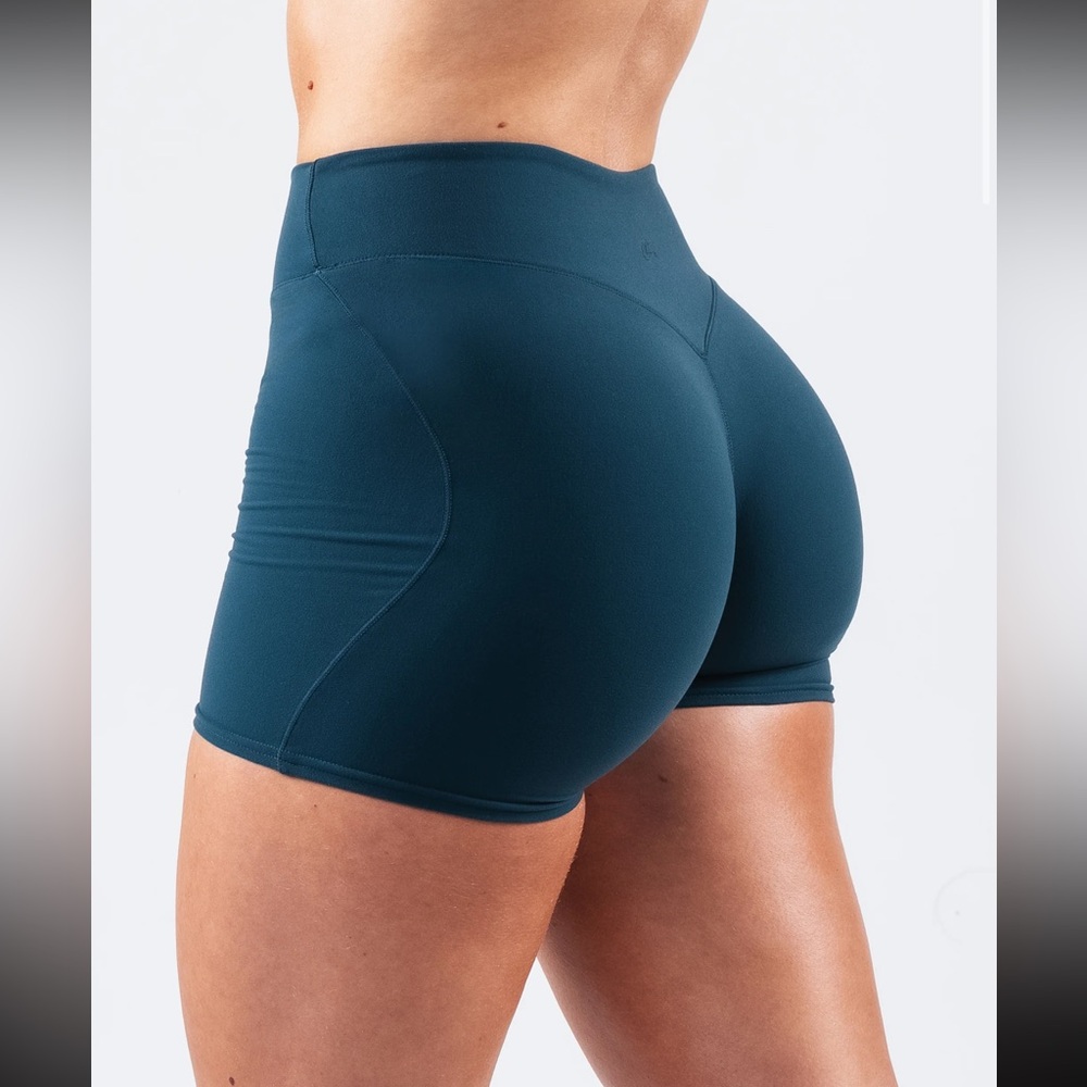 Alphalete Women's Bike Shorts - Teal